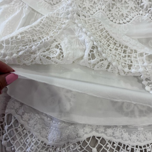 💰PRICE ⬇️ 
 BCBGMAXAZRIA • White Eyelet/ Off or On The Shoulders Top • sz Med - Picture 9 of 12